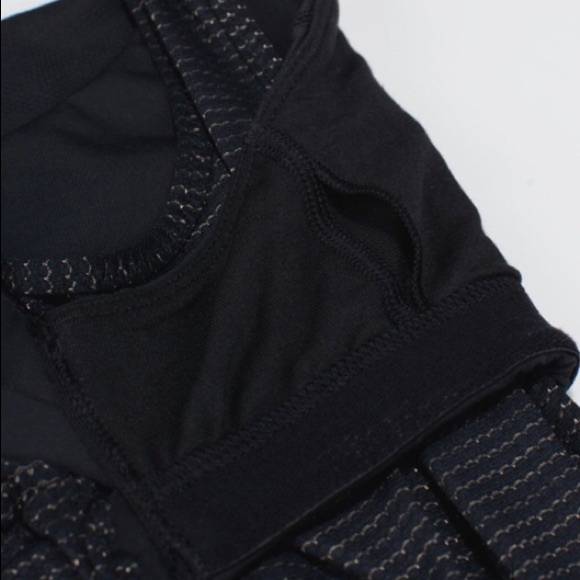 Lululemon Stash It Tank Black & Gold - Picture 6 of 16